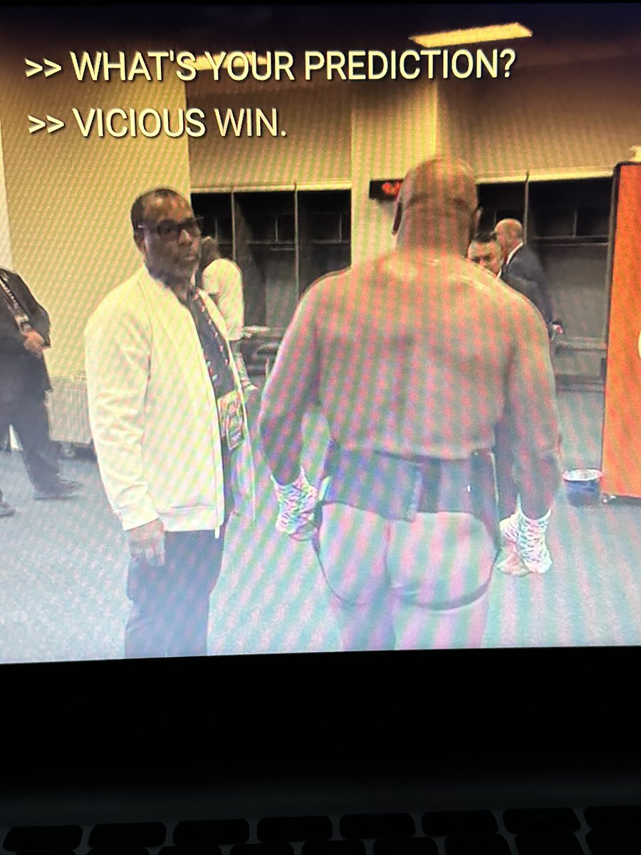 izzyisthebbest's tweet photo. Favorite part of the fight is Mike Tyson’s butt shot https://t.co/ux4PtBxris