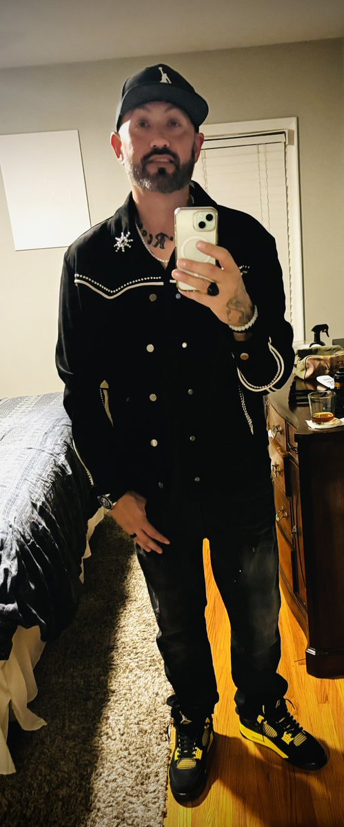 chopboi612's tweet image. It’s #Firefridays y’all! @jayguidos Line dance night at the HogsBreath! Leggo🙌
High💡#MNML Suede, @TrueReligion Jeans, @Jumpman23 Thunder 4s Swapped out to the V just cuz… #ursneakersaredope