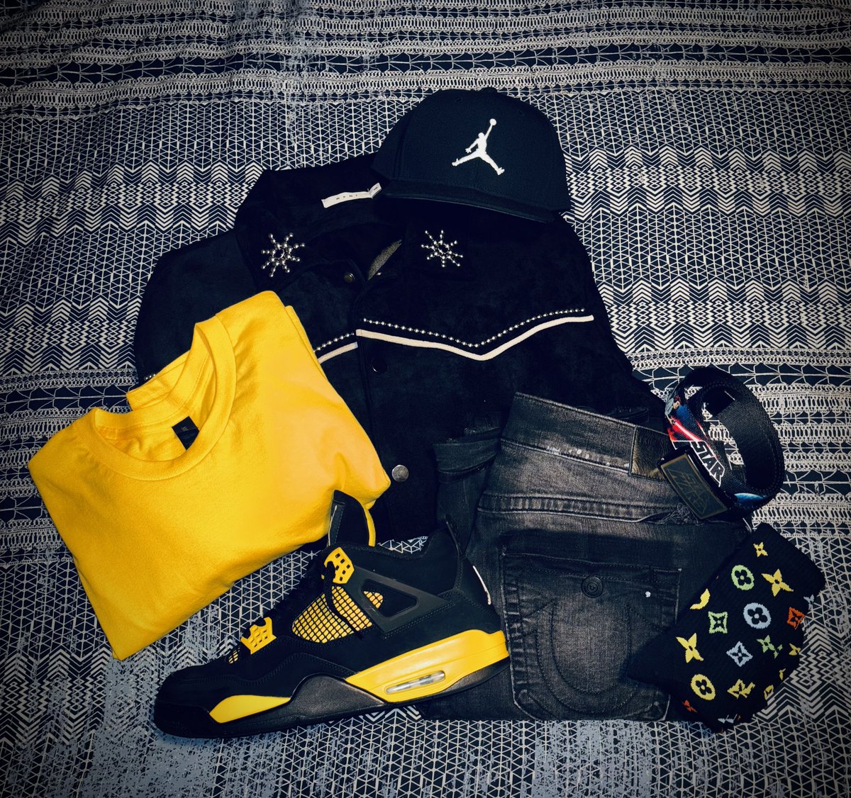 chopboi612's tweet image. It’s #Firefridays y’all! @jayguidos Line dance night at the HogsBreath! Leggo🙌
High💡#MNML Suede, @TrueReligion Jeans, @Jumpman23 Thunder 4s Swapped out to the V just cuz… #ursneakersaredope