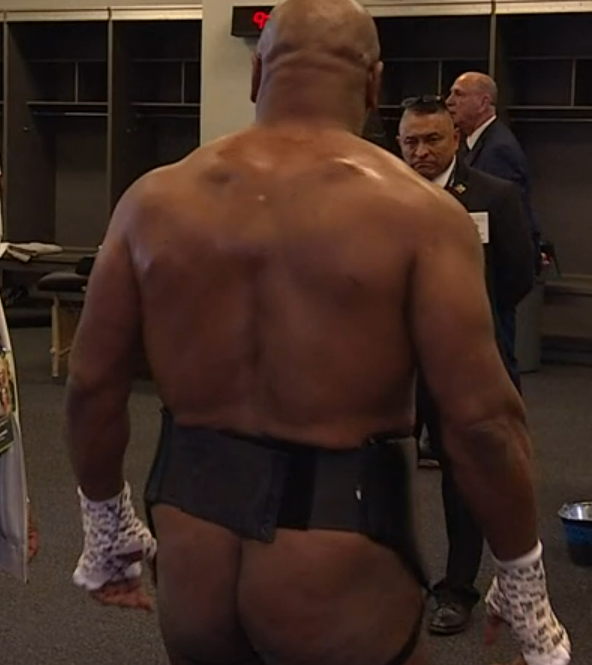 ReallyShmeaty's tweet photo. Oh, that's Mike Tyson's naked booty cheeks before the fight even started... https://t.co/56wtgLkRv4