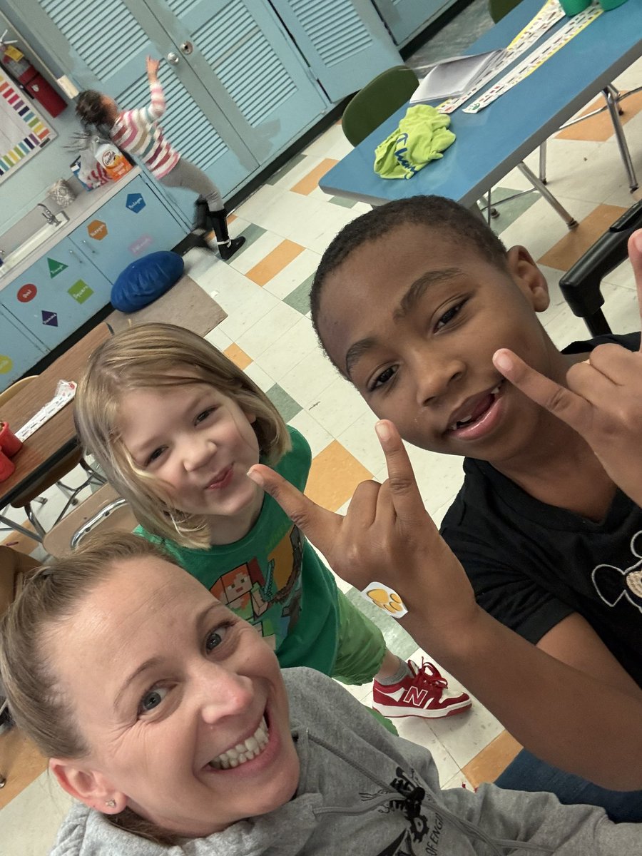 Hip hip hooray! It’s Friday!! <a href="/BrentwoodMESE/">Brentwood Magnet Elementary School of Engineering</a>