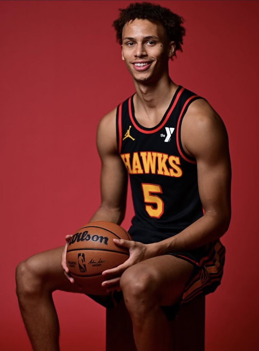 TheTraeYoung's tweet photo. #WeMove https://t.co/iglMdpwfd2