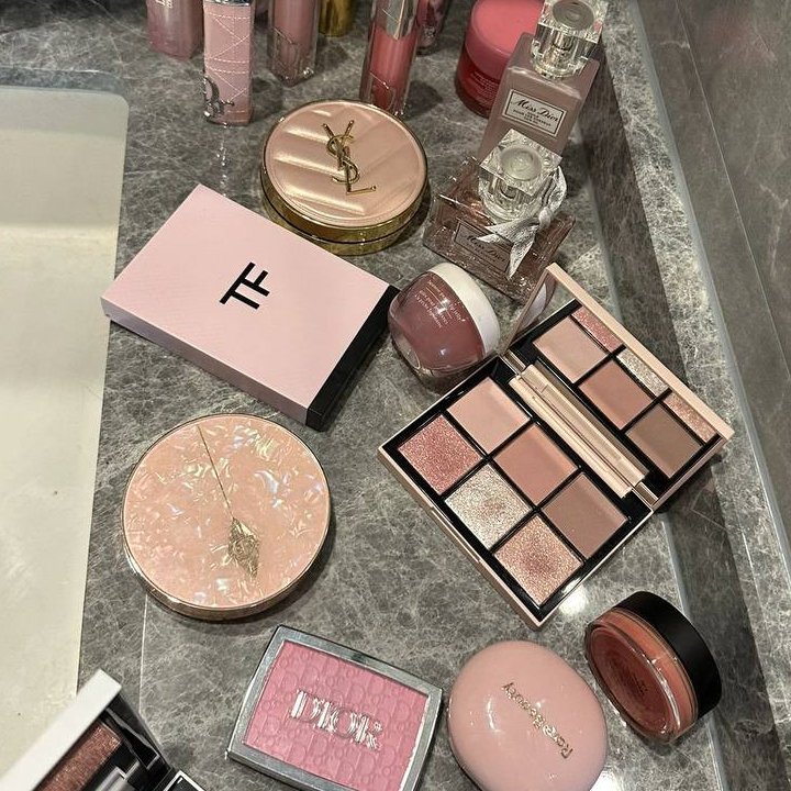 dsfdgdfdff's tweet image. The skin care products are really too messy, start to clean up #cosmetic #skincare