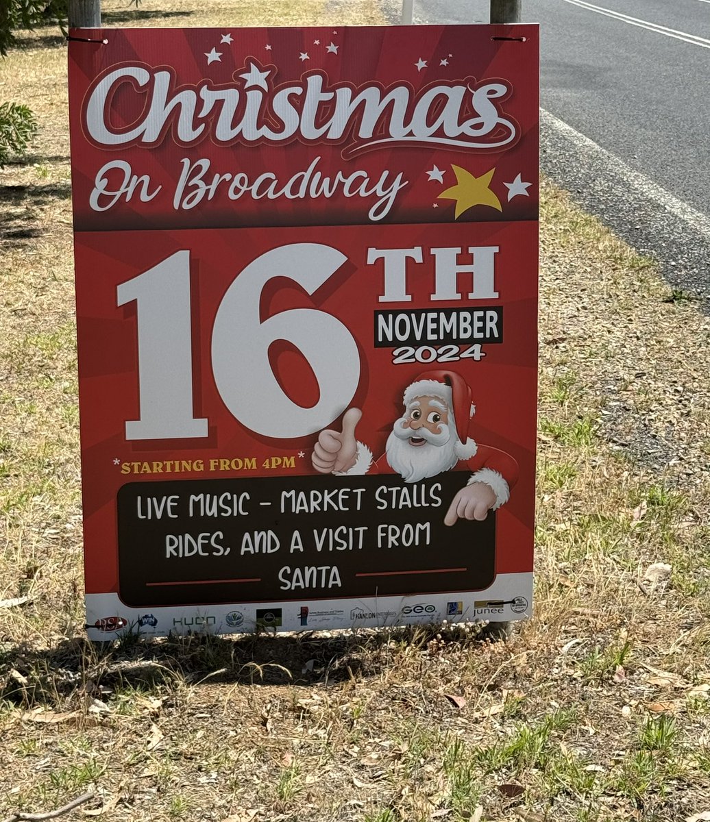 M_McCormackMP's tweet photo. All is in readiness for the fun-filled Christmas on Broadway at #Junee with street stalls, the lighting of the🎄and even a visit by some jolly fellow named 🎅. Should be a lot of good family entertainment. https://t.co/oXJloxx0nf