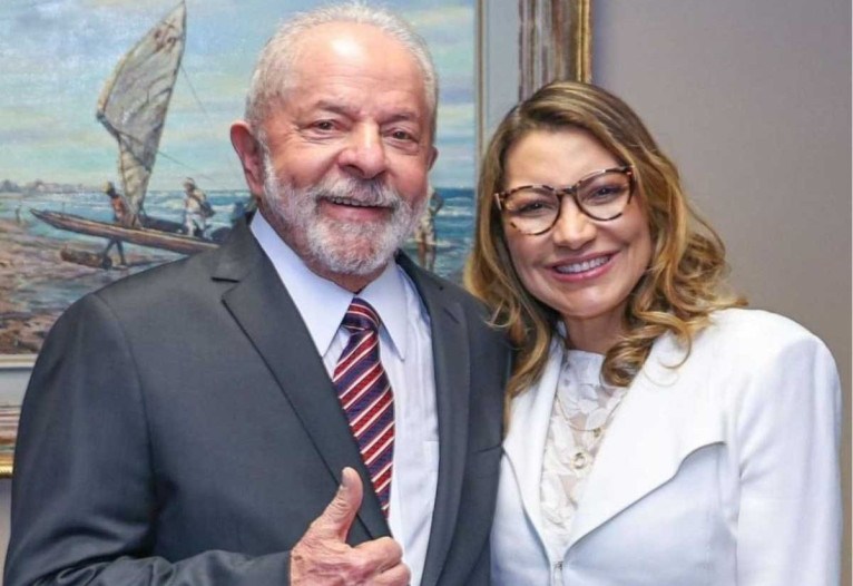 O presidente Lula foi agraciado por Deus, Janja além de linda, é uma mulher guerreira e honesta, que luta ao lado de <a href="/LulaOficial/">Lula</a> pelos pobres do Brasil.

Parabéns presidente Lula e Primeira-dama Janja, continuem firmes, até 2030.

Qual sua nota de 0 a 10 para Lula e Janja ??? 👇