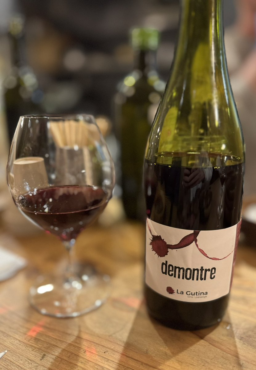 昨日のワインです🍷
Sant Pere（Carlania Celler, スペイン）
la sureda（La Gutina, スペイン）
demontre （La Gutina, スペイン）