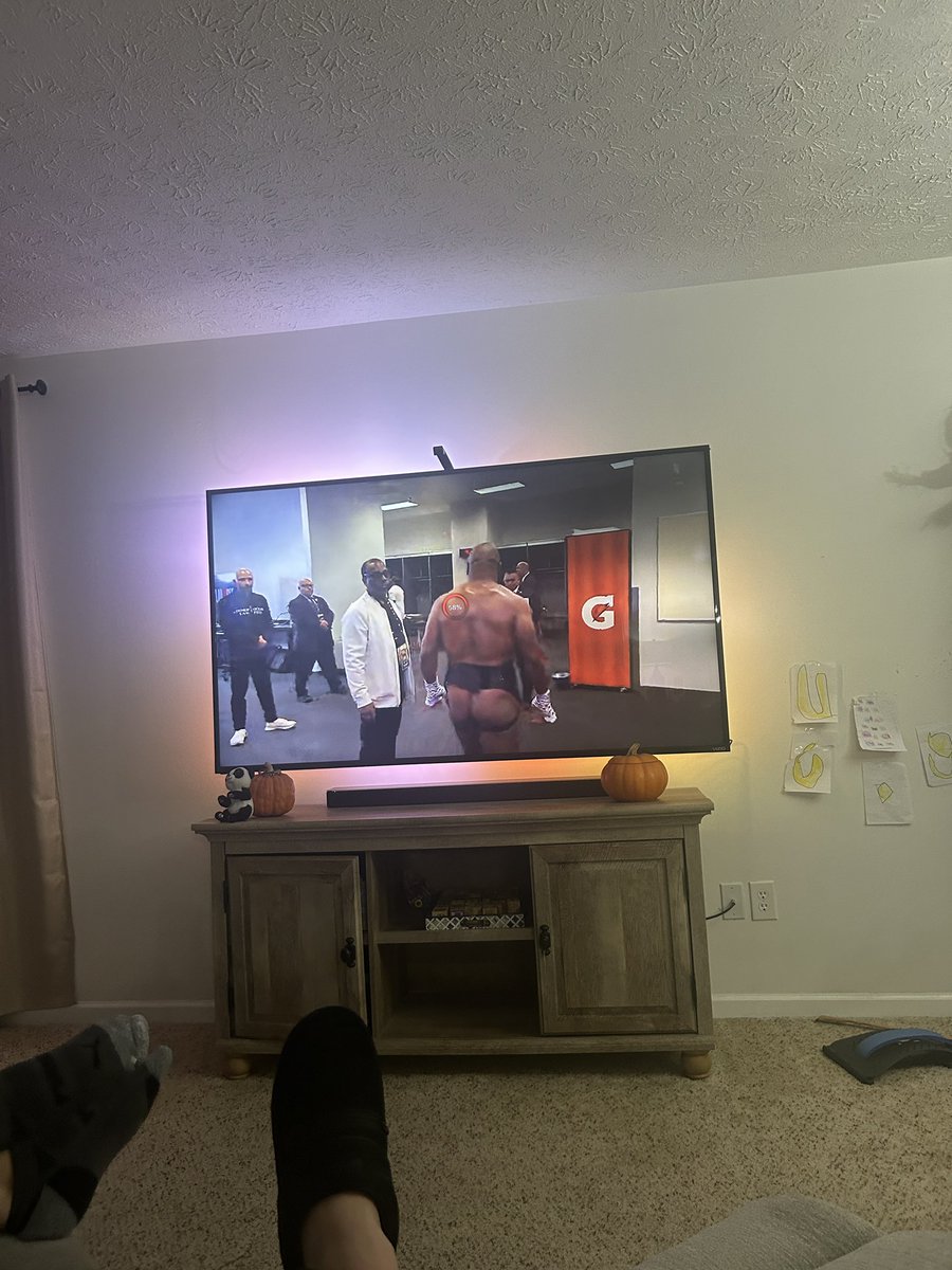 WhitneyRae11's tweet photo. @netflix Thanks @netflix this is all I see while buffering https://t.co/acz2dXEQYo