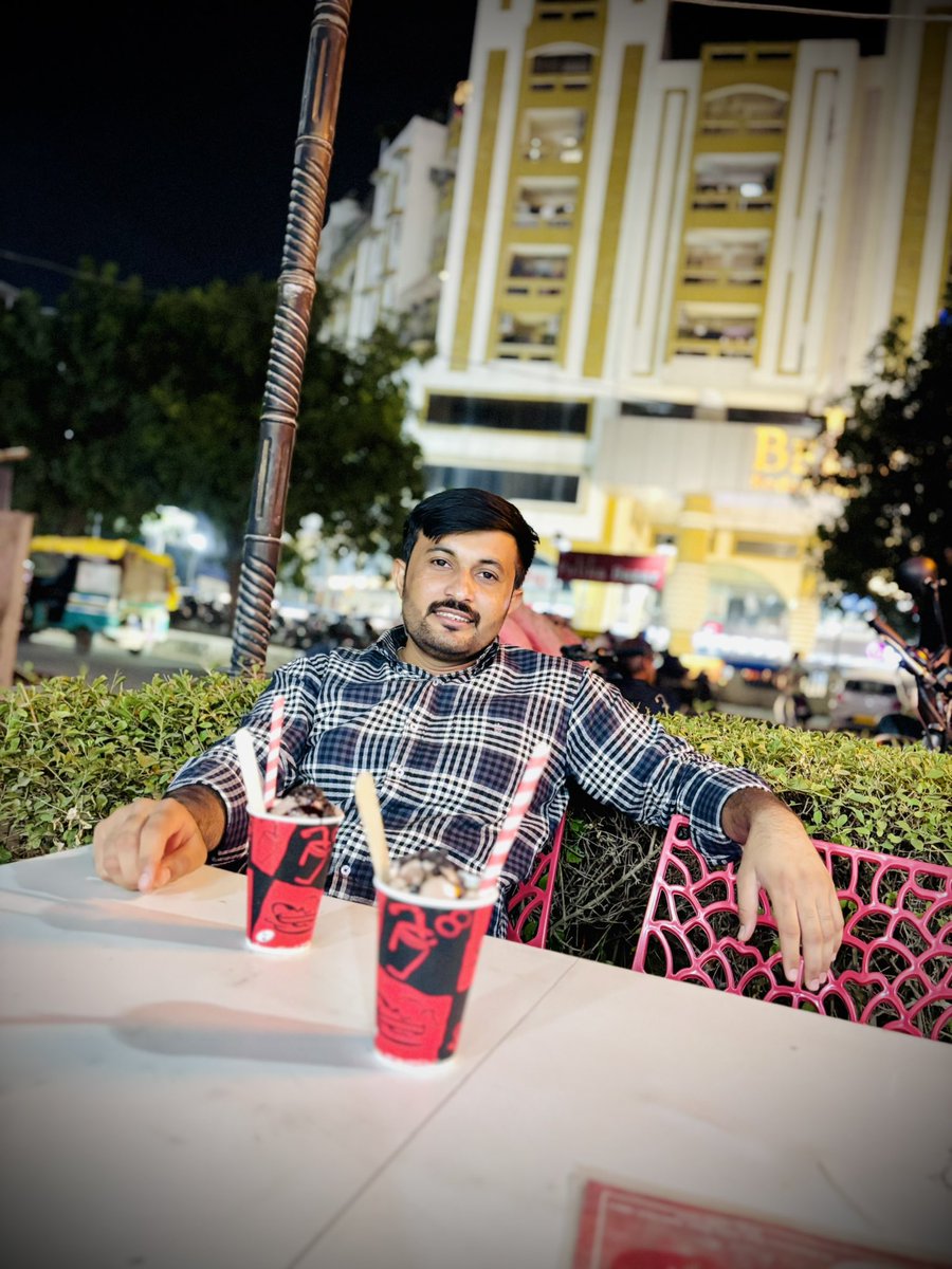 मन में सच्चाई हो दिल में अच्छाई 

बाक़ी सब का क्या है होता है जो चलता चलता रहेगा