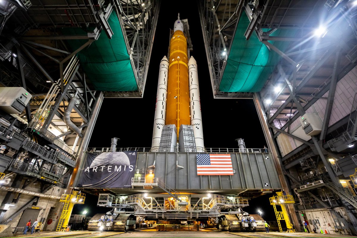 LordOfTheMoonVT's tweet photo. Celebrating 2nd anniversary of #Artemis 1 by gushing about its awesome SLS pics https://t.co/Aw0T5Anohx