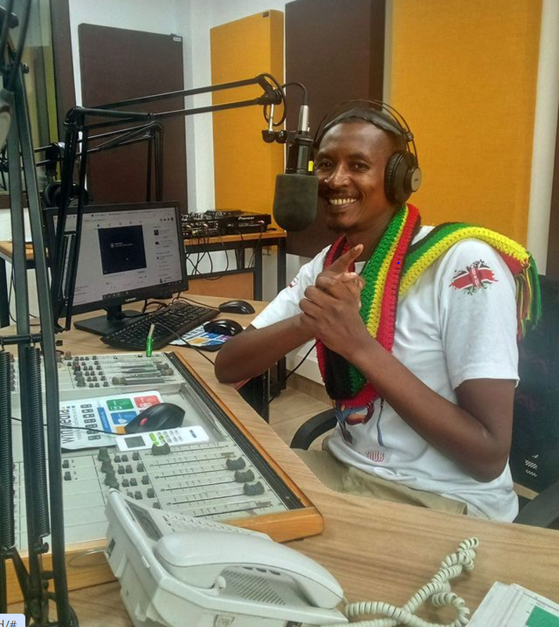 Emancipate yourselves from mental slavery, none but ourselves can free our minds! -Bob Marley

Ni ile githaa ya ku liberate ukiwa na <a href="/LIBERATOREDGAR/">Edgar Ogutu(liberator)</a>  ndani ya #Changamka
Tuchunie tenje 0711443886 tubanje #SocialJustice mtaani