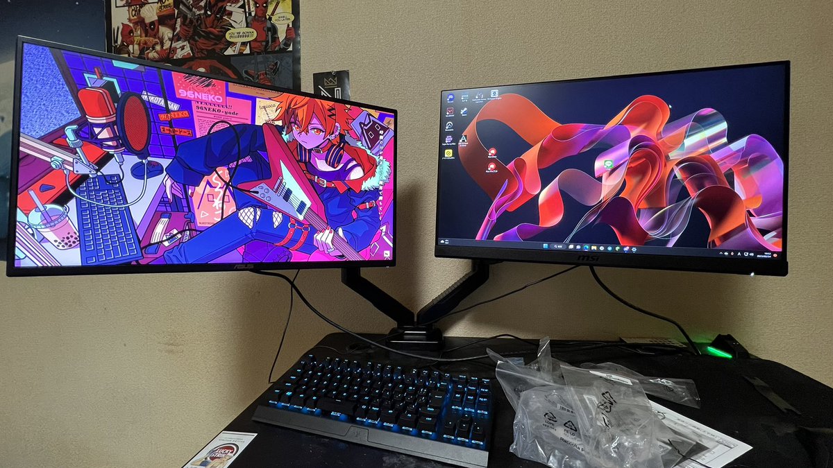 ice_RideLife's tweet photo. モニターとかゲーミングPCの周辺機器
売るって言ったら欲しい人いますか？
イス、机、マウス2個キーボード ヘッドセット
モニター2個モニターアーム付き https://t.co/q2VFk856WU