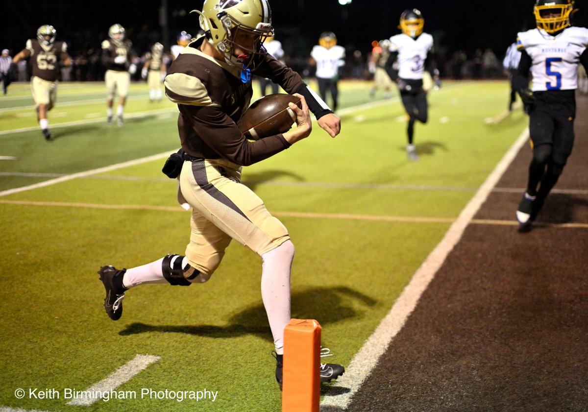 photowkb's tweet image. St. Francis takes on Muir during a CIF-SS Division 6 football quarterfinal playoff football game at St. Francis High School in La Canada. @cifss #cifss #stfrancis #muir #football @SGVNSports @InsideSoCalSpts