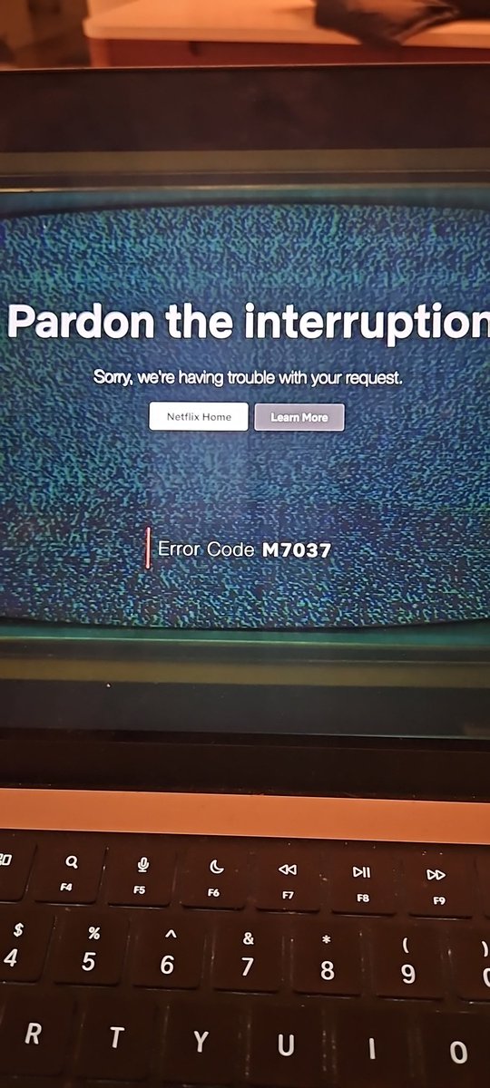 peter_adderton's tweet photo. Watching the fight is like watching it on a 2003 Motorola Q on EVDO 1x....buffering away.... https://t.co/k3fHXoBzTN