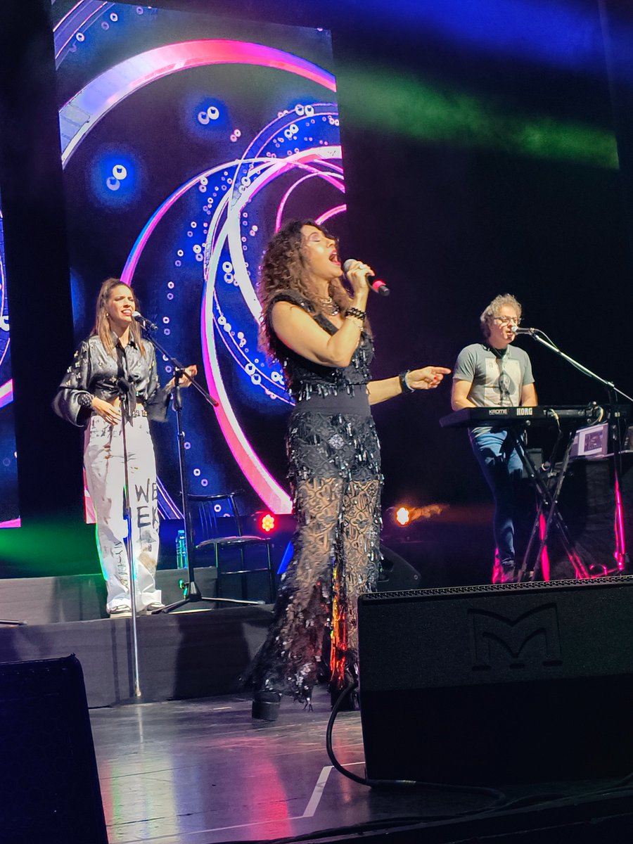 vickyiglesiasss's tweet photo. Gracias por otra noche mágica @patriciasosaok es siempre muy movilizante verte, sentirte y escucharte. te quiero con todo mi corazón y hasta el infinito ❣️ https://t.co/kFLRwCX85s