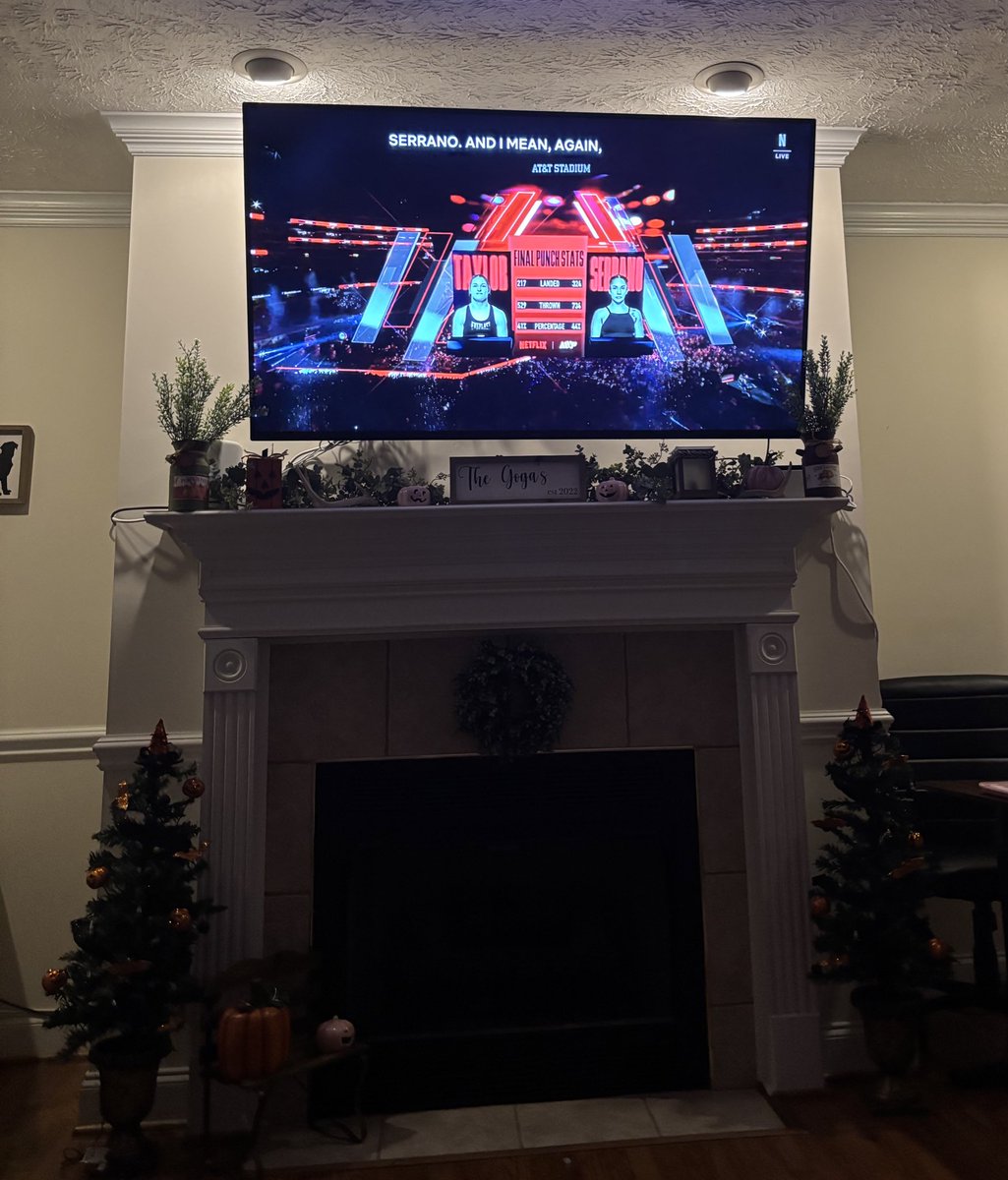 Finally got to watch a little of a fight and it was so disappointing. Give Serrano the win she deserves!! This is disgraceful!! Her cut made me want to throw up it was almost #unwatchable #netflixfight