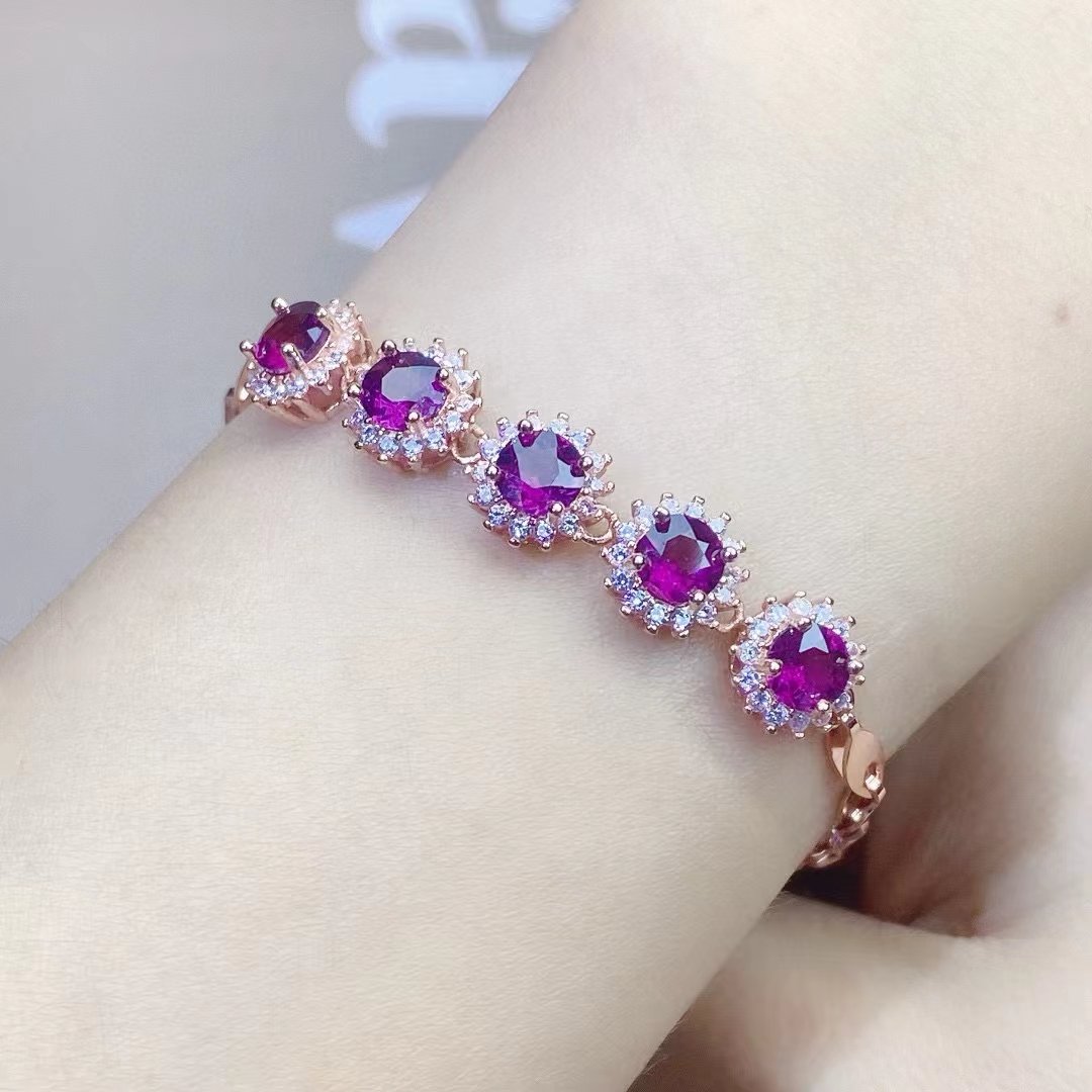 lanciashow's tweet photo. Natural Amethyst Bracelet #jewelry #jewelrylover #jewelrysale #jewelleryshop #jewelrystore #finejewelry #braceletlover #BraceletsForWomen #semipreciousjewellery #amethystjewelry https://t.co/FHxxp8ebyP
