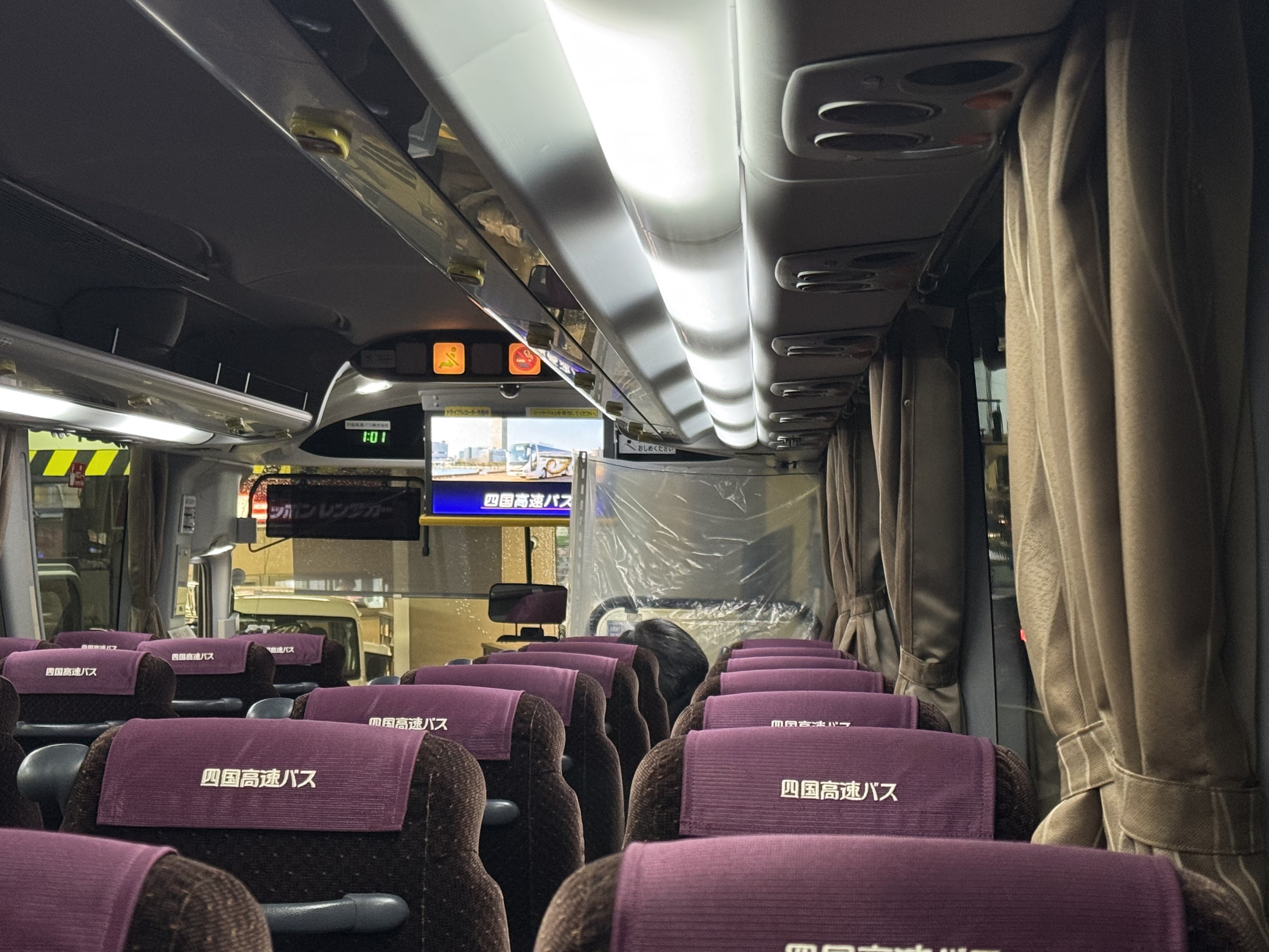 まる　高速バス GFZeyCjaMAIpkcG.jpg