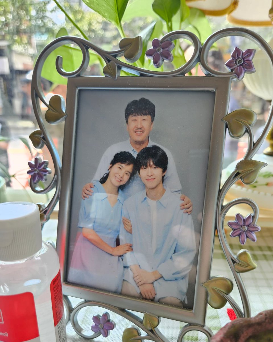 eunnnue's tweet photo. 이 가족에 막내딸 하러 들어가고 싶음 제발 https://t.co/6ugtA9vspC