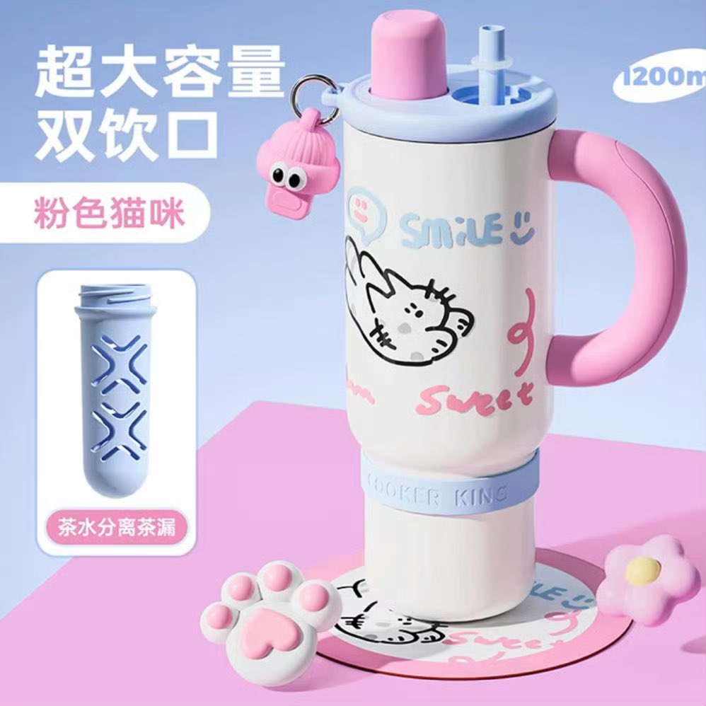 Jun got himself a cute tumbler in seventeen colours and this