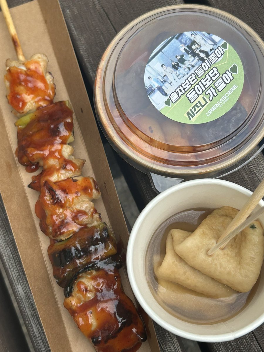 오랜만에 해찬이 봐서
눈물이 나올 거 가틈
너뮤 잘 하고
세트장에 해바라기 많아서 좋았다
듀듀