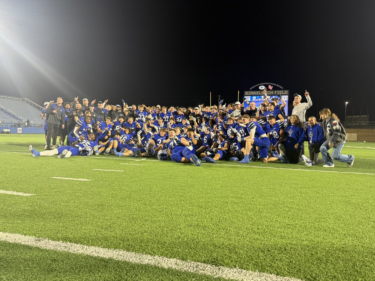 🔵🔵BLUE LIGHT ALERT 2🔵🔵

<a href="/GTEagleFootball/">Georgetown Football</a> wins their round 1 game!

EAGLE FIGHT NEVER DIES!