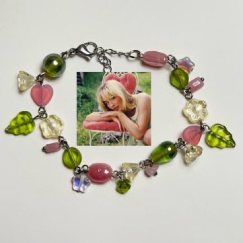 braceletladyy's tweet image. GIVEAWAY!! 

1 winner will win early access to my shop TONIGHT!! this winner will also get a sticker pack of ALL the stickers with their order!! 

to enter:
- follow me + rt

ENDS 1 MIN BC MY APP IS GLITCHING TF OUT 🚨🚨🚨