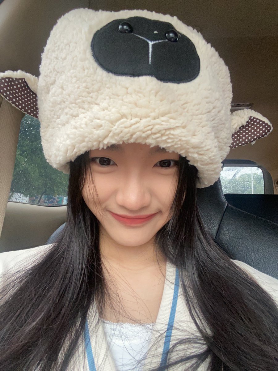 CErine_JKT48's tweet photo. megamind https://t.co/lhvLCz04lD