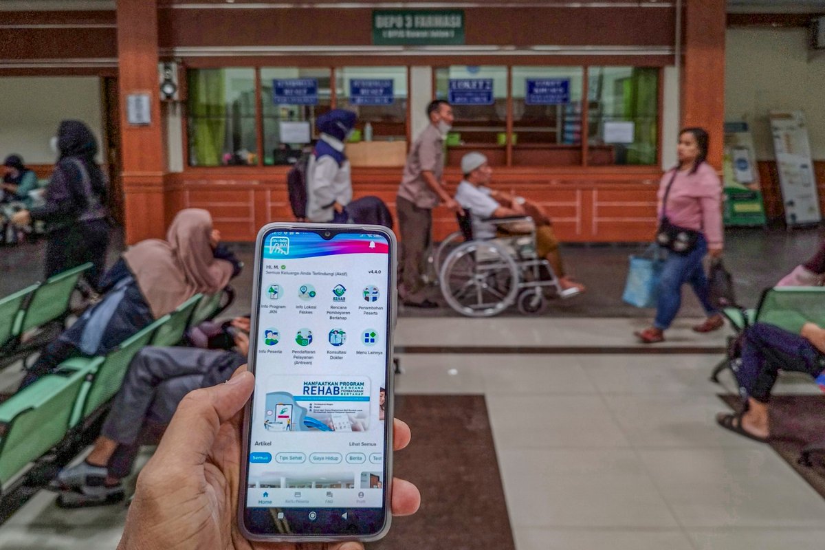cnbcindonesia's tweet photo. Program JKN menggunakan prinsip gotong royong, jd iuran peserta akan dikumpulkan lalu digunakan untuk membiayai pelayanan kesehatan yg membutuhkan.
Karena itu, yuk bayar iuran BPJS Kesehatan secara rutin. Agar program ini terus berjalan dan semakin banyak yg merasakan manfaatnya. https://t.co/PGSv1fnAe5