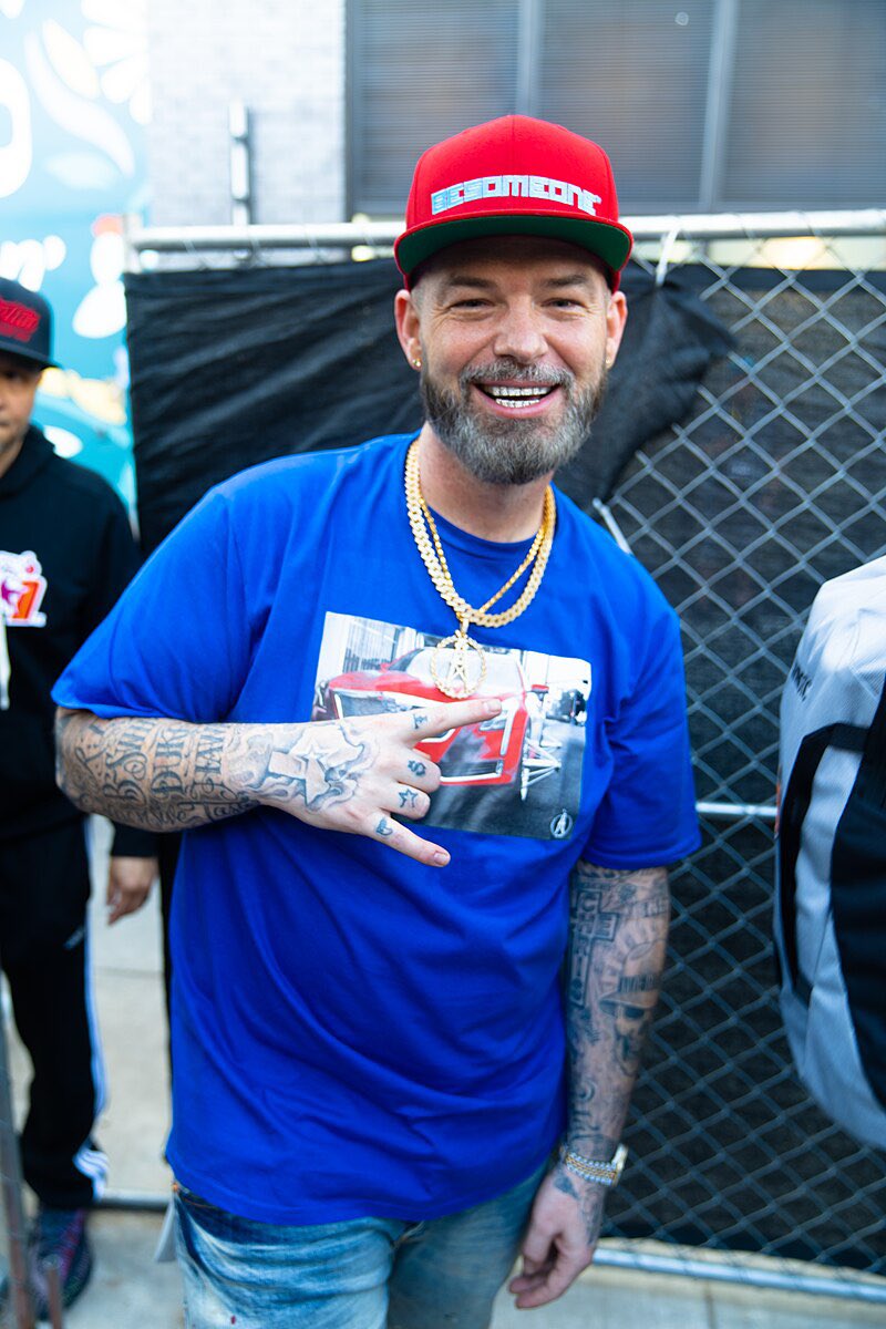 katrina_s_'s tweet photo. now why’d i think Josh Duhamel was Paul Wall?? #TysonPaulFight https://t.co/JEJ0e92Af6