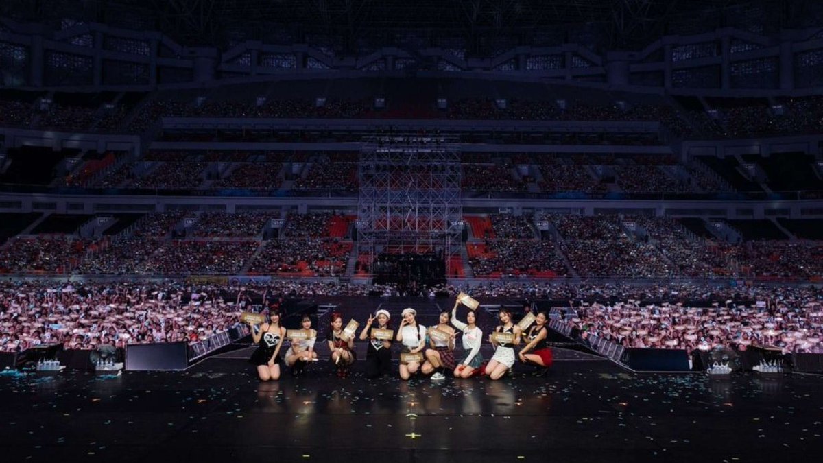 indonesiantakes's tweet photo. One year ago today, TWICE brought their 5th World Tour 'Ready to Be' to Jakarta International Stadium. https://t.co/rmPOh8wLRK