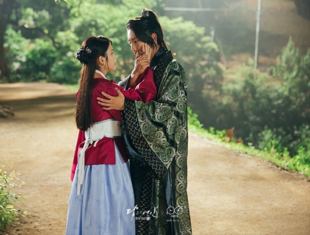 yeoni33837's tweet photo. 겨울이 다가오네….
이럴땐 이준기 나오는 달의 연인 봐야하는데ㅋㅋ https://t.co/q0fUhlhoae