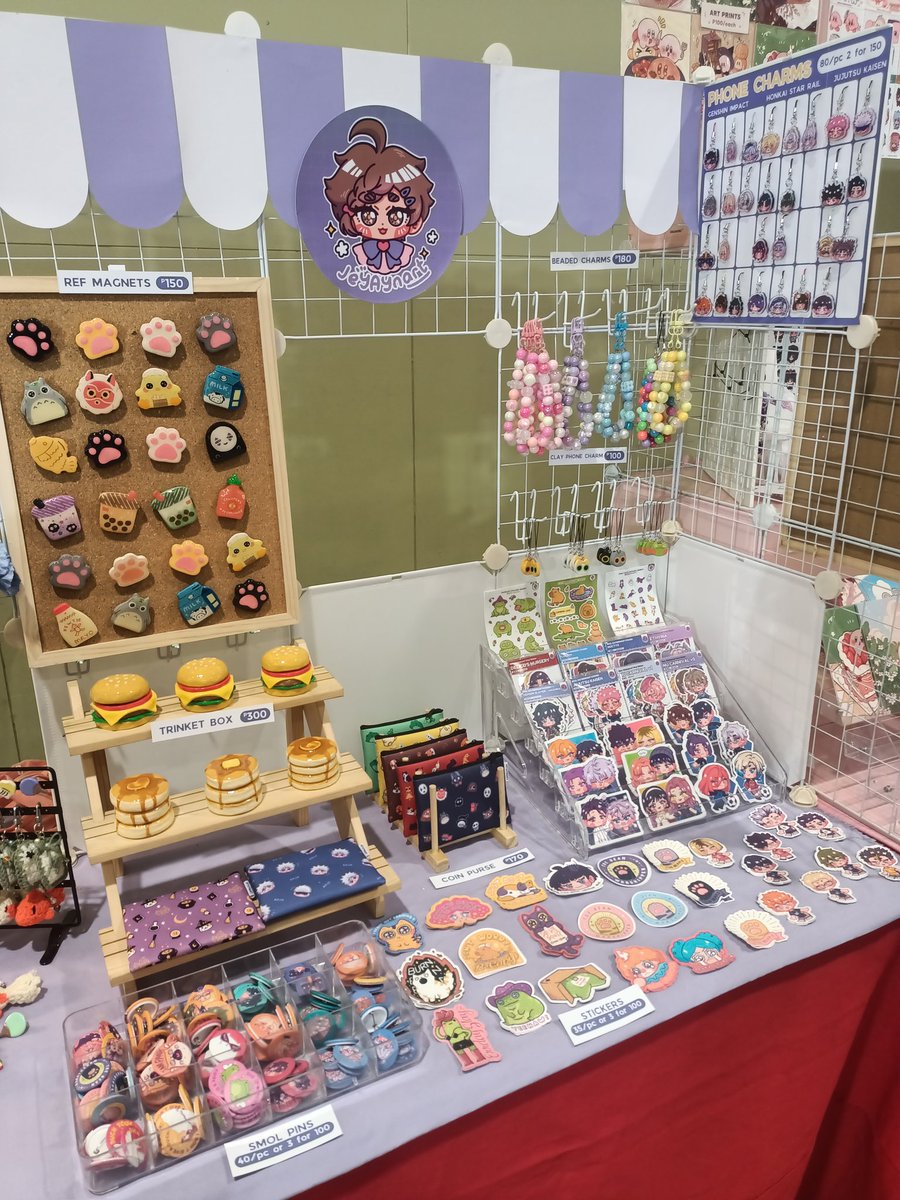 Komiket Day 1 ✨ 

Made a few clay trinket boxes 🍔🥞😋, clay ref magnets 🧲 and beaded charms. Come check them out here at 📍 table N5 ! !