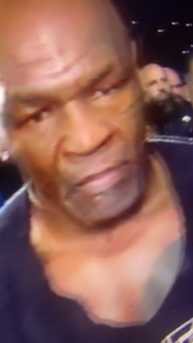 _Woo3x_'s tweet image. Idk mannn mike looked locked in😂😂💯 #mikevsjake #netflix