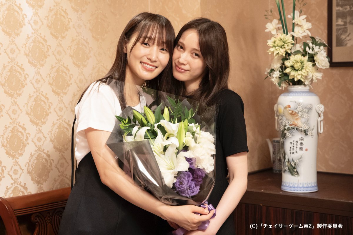 ChaserGame_tx's tweet photo. #チェイサーゲームW2 美しき天女たち🪽

🌸#菅井友香 さん #中村ゆりか さん❄️
中村さんのクランクアップ時に
菅井さんがサプライズで
駆けつけてくれました💐
いつふゆ最高😭

本日が公式からのラスト投稿となります！ 
本当にありがとうございました🙇‍♀️

またいつか皆様に会えることを願っております https://t.co/44NtZhXoLF
