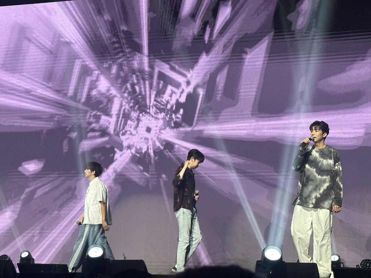 Tatingnong0910's tweet photo. ผู้แค่ซาวน์เช็ค กำลังมัน อิฉันน้ำตาไหลเฉย 
คิดถึงคอนบ่ายจริงๆ
#2PM_ENWJ_inBKK
#2024_FanCon_ENWJ_BKK
#2PM #투피엠 #ทูพีเอ็ม
#JUN_K #준케이 #จุนเค 
#NICHKHUN #닉쿤 #นิชคุณ #JangWooyoung #우영 #장우영 #อูยอง https://t.co/rBKcy4zhsy