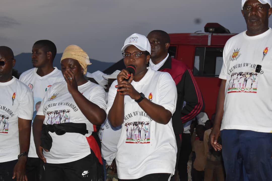 burungaProvince's tweet photo. Le Gouverneur de @makambaProvince a indiqué que la population s'occupe des activités de développement et attend impatiemment à participer aux élections de 2025 pour voter les  administratifs. https://t.co/iGq0NwVqYe