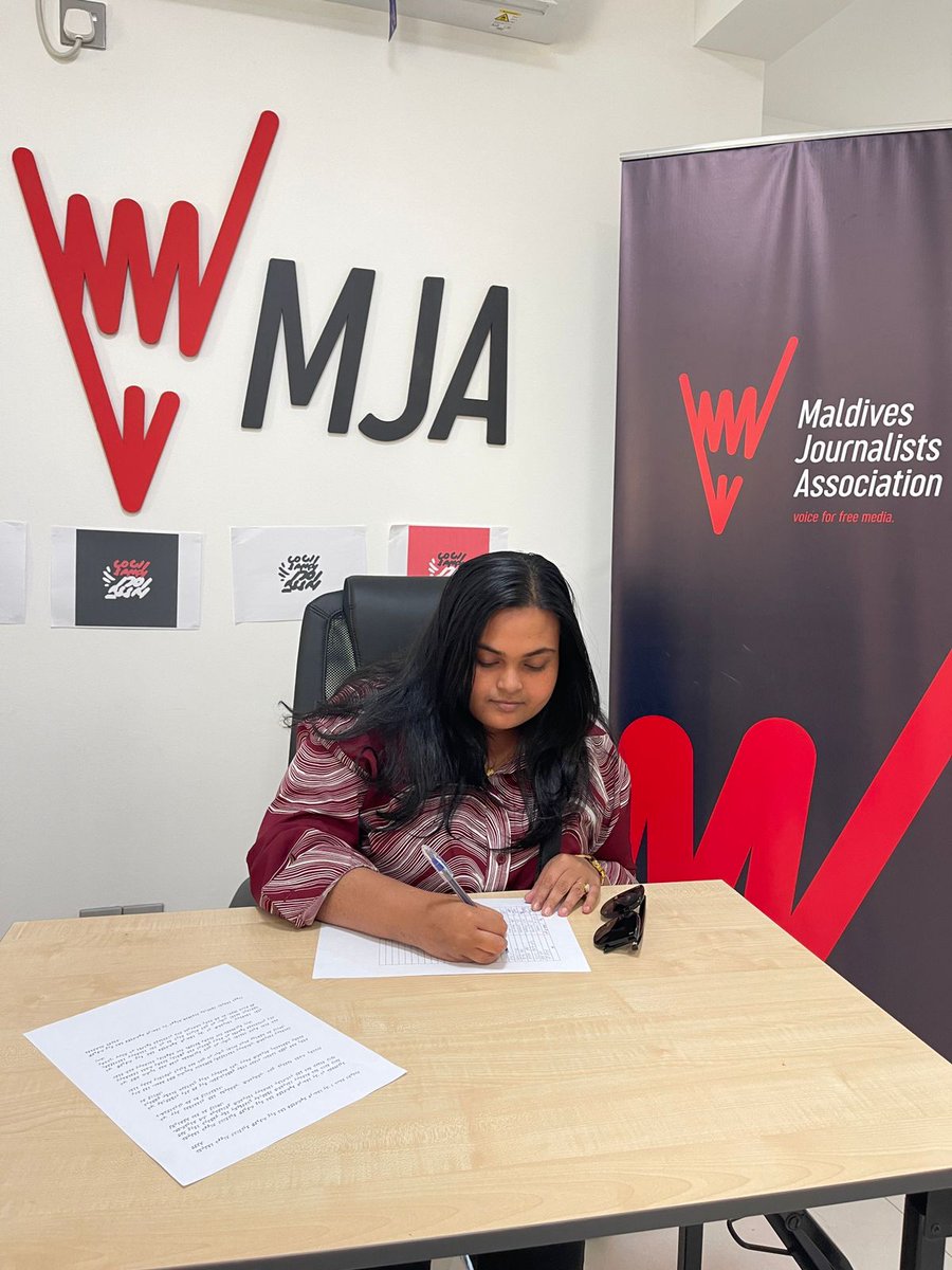A public, online version of the petition will be launched soon for members of the public who want to join us.

📸: members sign the petition