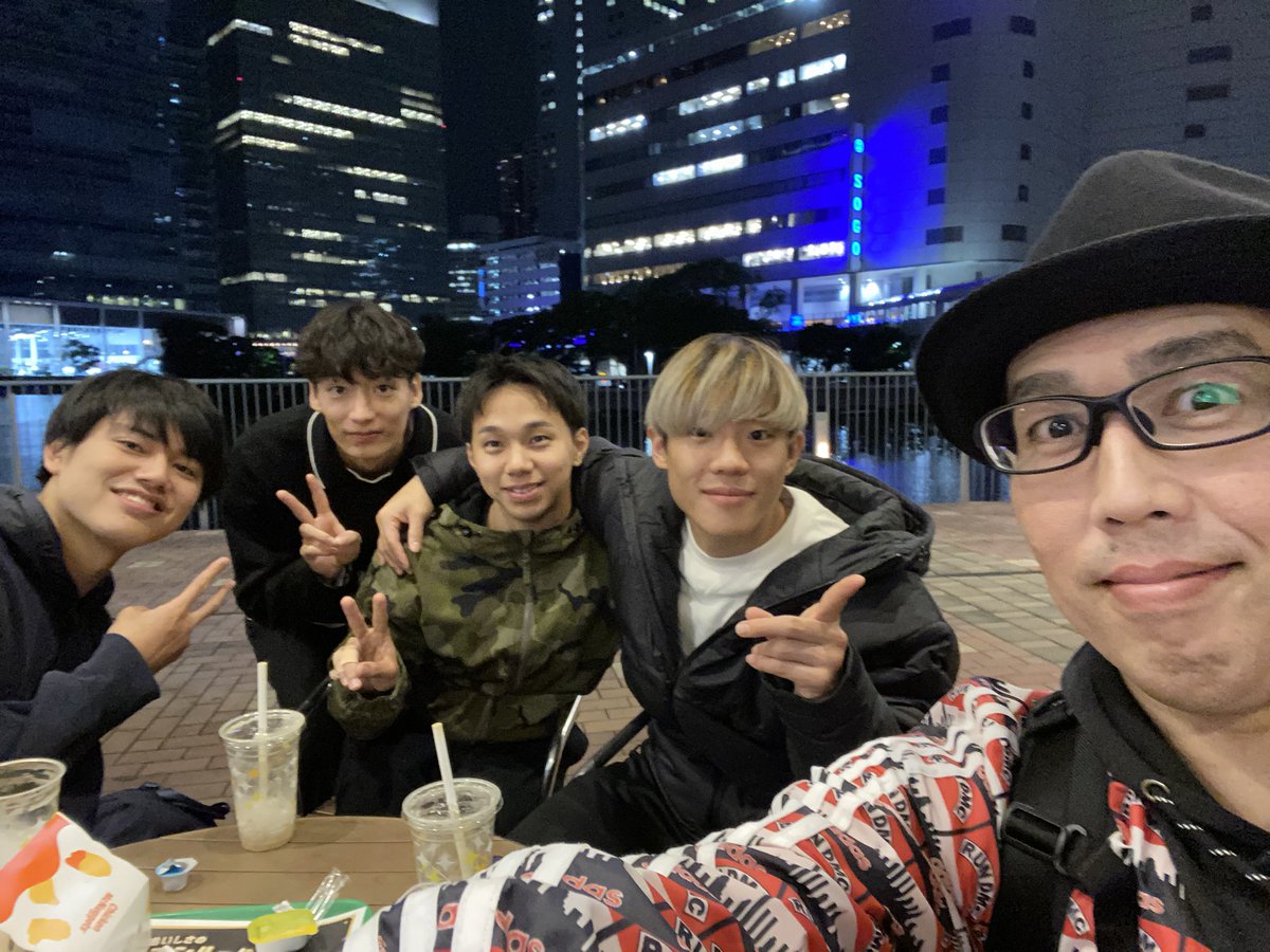 gaku1977's tweet photo. イベント後、ベイクォーターにまだ居るとの情報を得て突撃。
今年の3月ぶりに三上羅央選手と再会しました🏀
現在所属するチームdiorextokyoは惜しくも予選敗退でしたが、プレーをアナウンスできて良かった！
diorextokyoのチームメイトのみなさんお邪魔しましたー！🙏

#diorextokyo https://t.co/iJEDeEMSyu