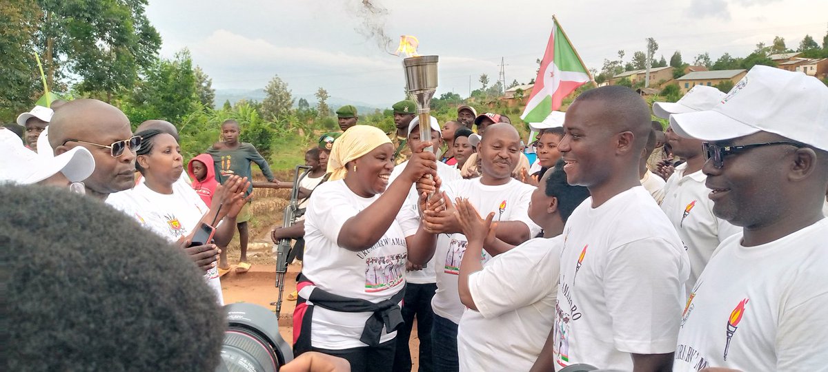 burungaProvince's tweet photo. Le Gouverneur de @makambaProvince a indiqué que la population s'occupe des activités de développement et attend impatiemment à participer aux élections de 2025 pour voter les  administratifs. https://t.co/iGq0NwVqYe