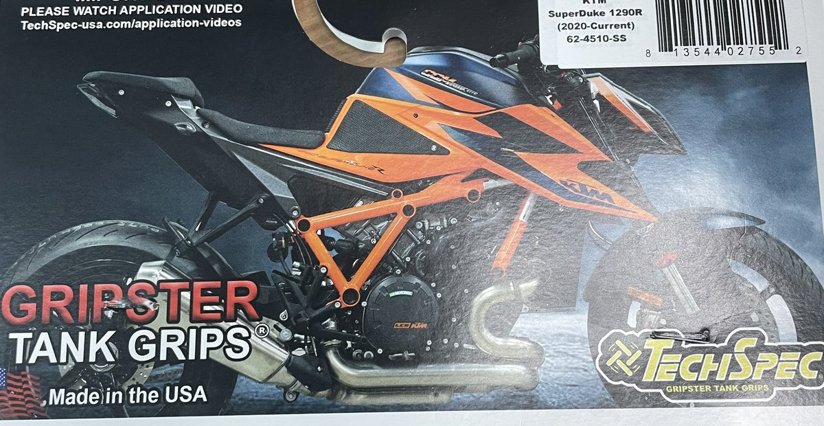 buelltac's tweet image. 遂に来た！
早速貼ってみた！
貼り直し効くからまず貼ってみた！
位置がイマイチだったから剥がしてみた！
そしたらこんな事になった！
テックスペックって貼り直し効くのがウリでなかったっけ…？
#techspec #tankgrips #ktm #1290superduker