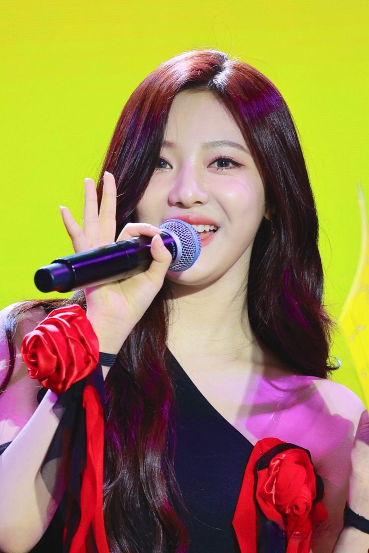 imnotningnig's tweet image. "jadi gimana perasaannya hari ini gusy? Meski sedih, semoga kita bisa have fun yaa malam ini” Wanita itu mulai melirik dan melempar kode kode ke berondong imut disebelahnya.