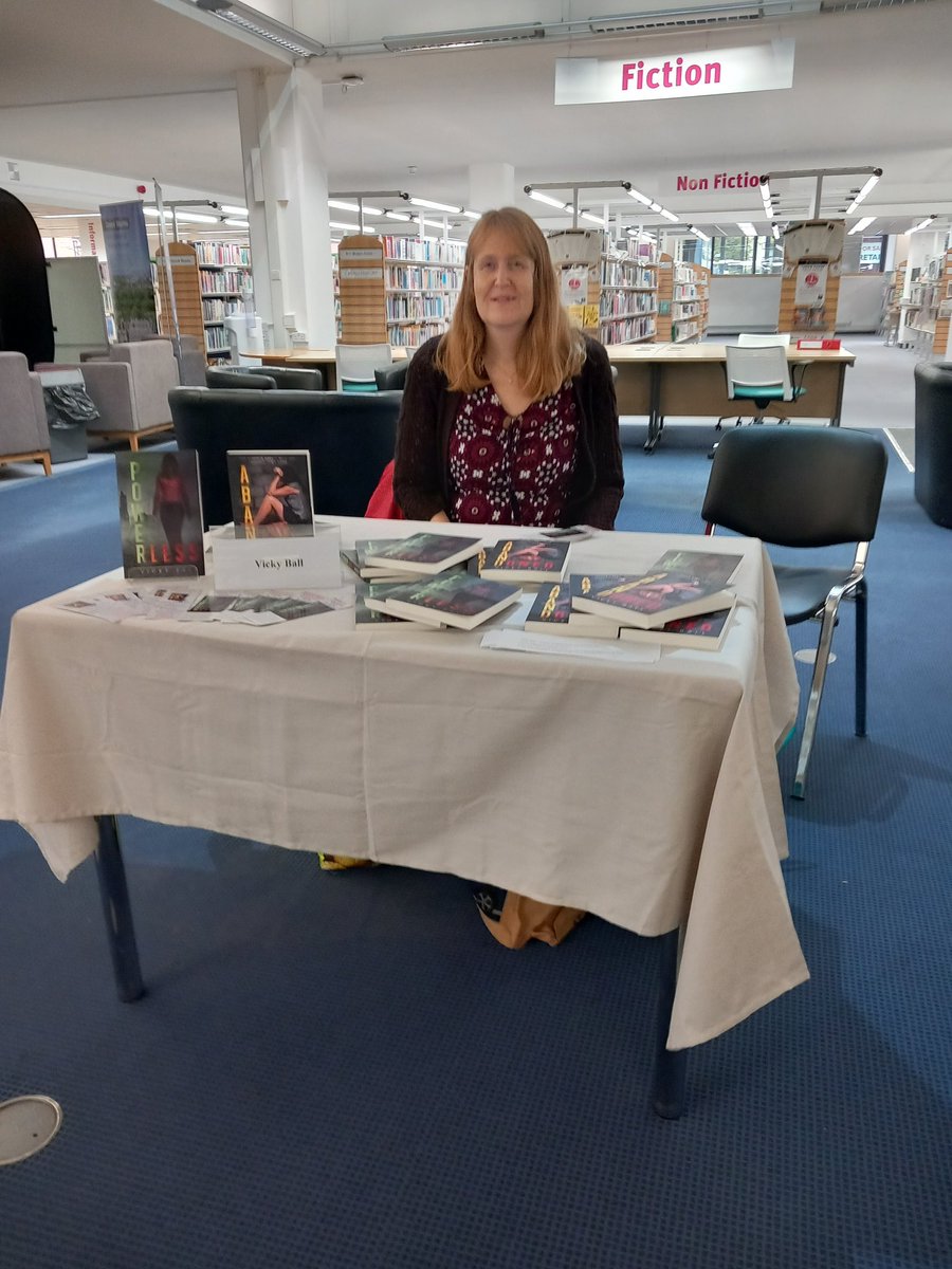 VickyBall3's tweet image. All set up for my book event 😊