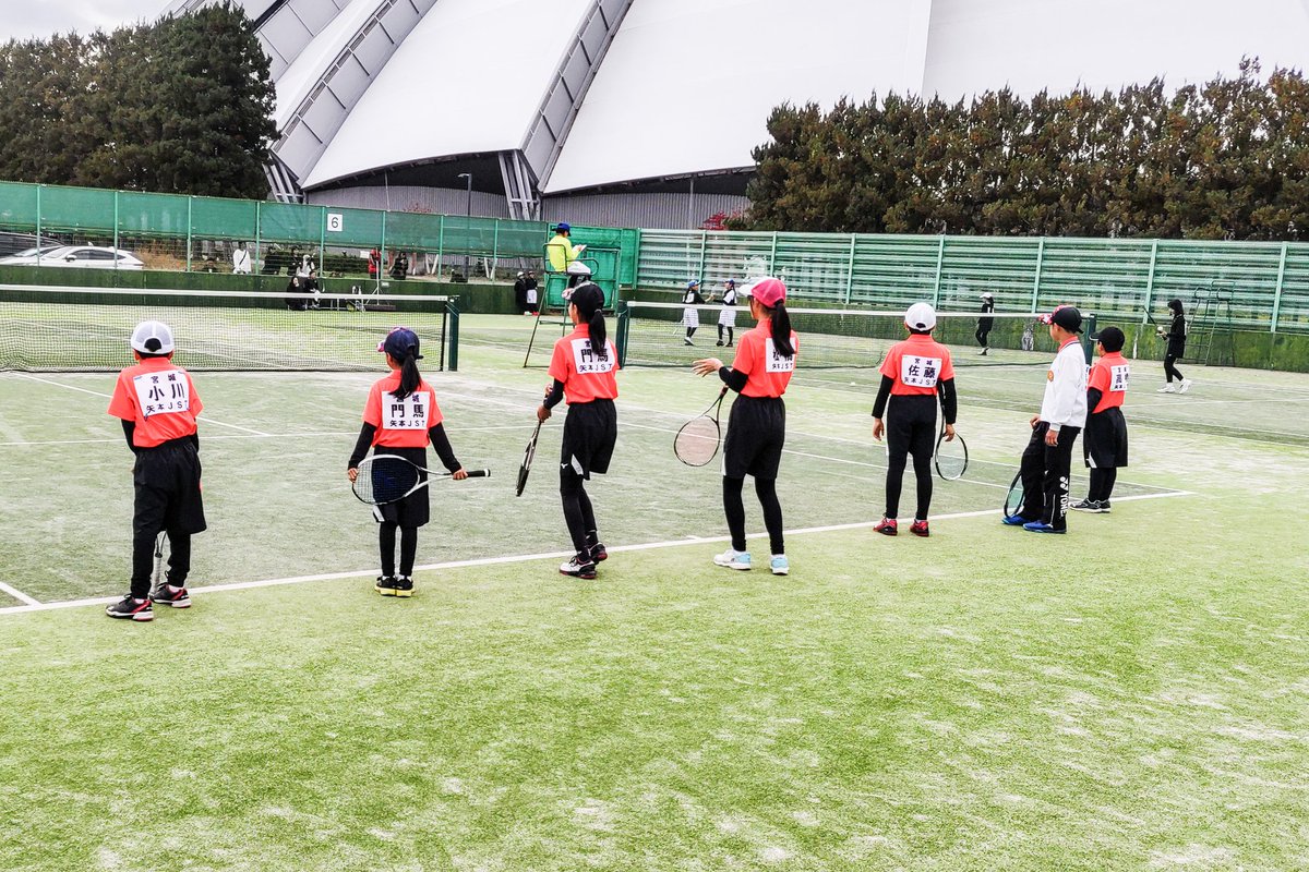 JST83122997's tweet photo. 今日は小学生団体戦

個人戦とは違う雰囲気に
若干緊張気味のメンバー

応援も副キャプテンの先導で
何とか形になっていました

6年生女子は2年生の妹と
小学生で最初で最後のペア

久々に前衛したり
いつもと違うペアに
若干戸惑いながらも

試合を楽しんでいました

＃小学生
＃ｿﾌﾄﾃﾆｽ https://t.co/fep4h7Lcl3