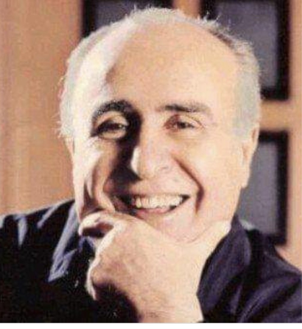 تحية إلى روح الدكتور جورج سعادة, الرئيس السابق لحزب الكتائب. رجل عايش مرحلة صعبة و دقيقة من تاريخ لبنان و تاريخ الحزب. عرف بقربه من الناس، و معرفتهم بالاسم و خاصة في منطقته البترون. قد تختلف او تلتقي معه في بعض المواقف او المراحل، إنما هو رجل عاش قناعاته و فرض احترامه..