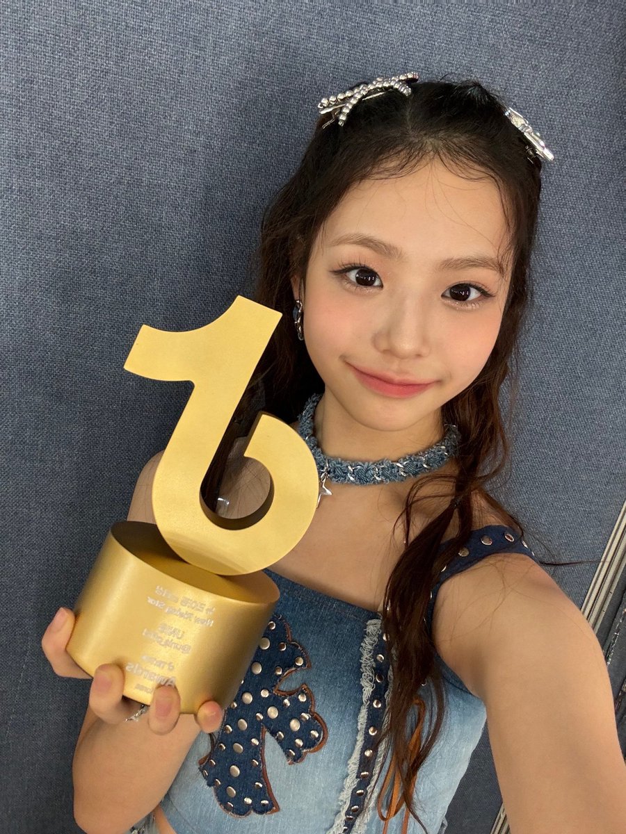 UNIS_offcl's tweet photo. 뉴 라이징 스타 상 너무 감사합니다❤️✨
엡떠 너무 고마워

#UNIS #유니스 
#SEOWON #임서원 https://t.co/Nw78sZ0c0L