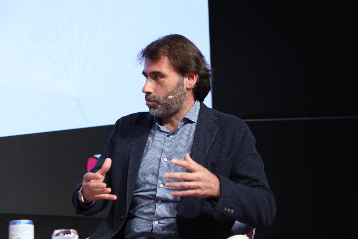 Chiesi_es's tweet photo. @msaludsantos @hbellvitge @OSibila @hospitalclinic Finalizamos la segunda sesión con una mesa de debate junto al 🗣️ Dr. @OSibila, al que se unen el 🗣️ Dr. @edumarquez del @HospitalUVRocio y la 🗣️ Dra. @aliciapadillaga del @ASCostaDelSol. 
 
#SomosChiesi #ChiesiRespira https://t.co/wEJDPtZ1zT