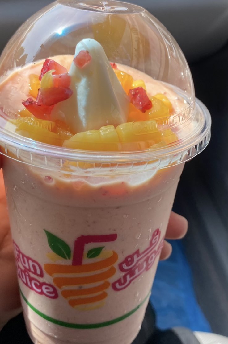 الطيبون قناديل قليلة لكن نورهم يضئ الكون بأكلمه فما أروع الجلوس معهم .. 
🌹