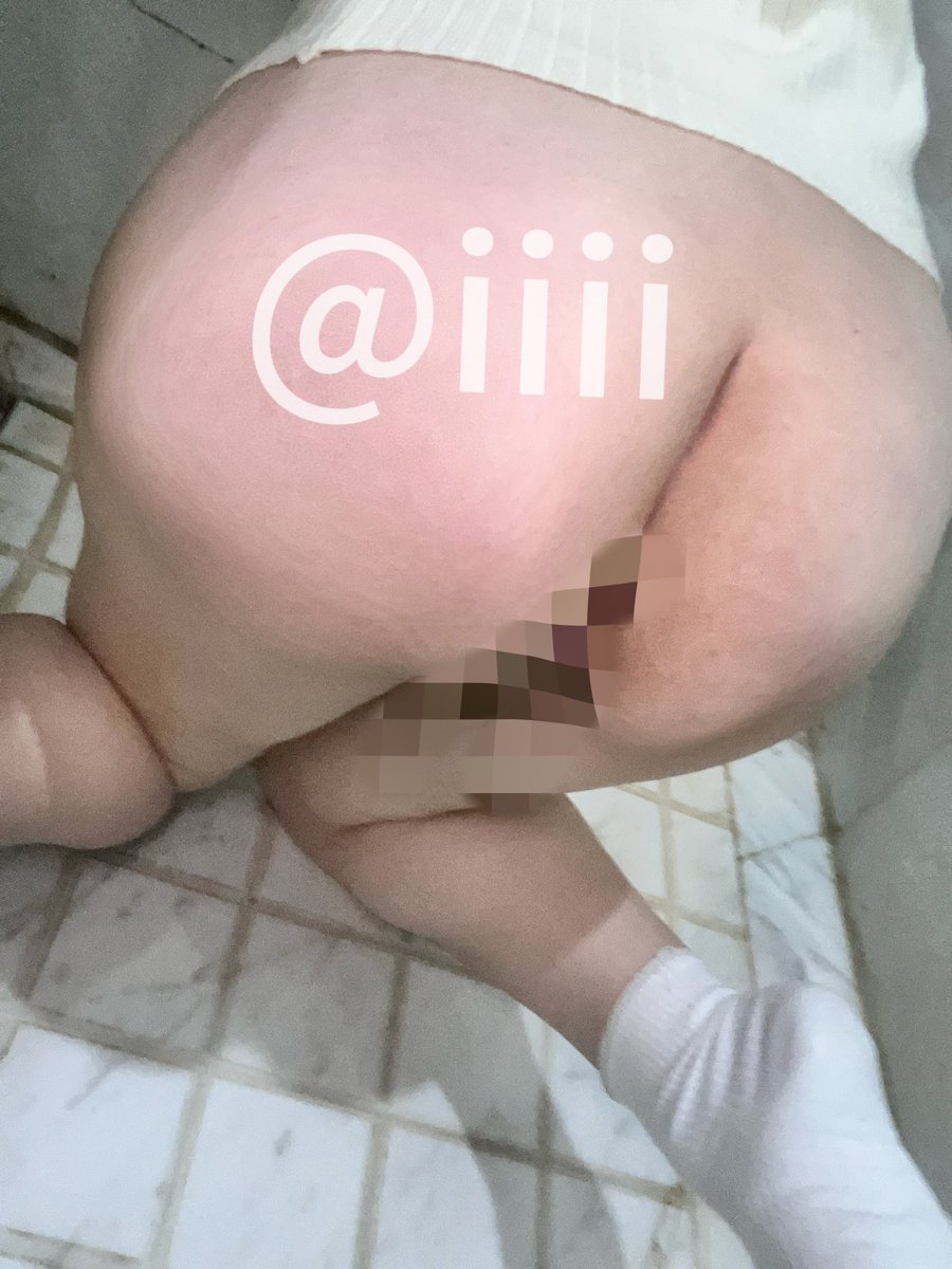 Coco37325201's tweet photo. 照片背后是高潮脸嘻嘻
#骚逼 #臭母狗 #轮奸 #肥臀 #后入视角 https://t.co/wnQgYsAm38