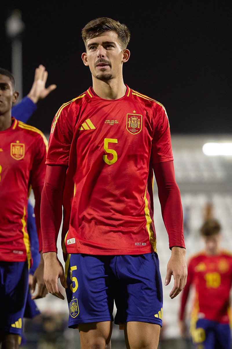 Muy contento por el debut. Es un orgullo vestir la camiseta de mi país.
Agradecido por la oportunidad y con muchas ganas de seguir cumpliendo objetivos.
Gracias a todos los que me habéis ayudado en este camino❤️