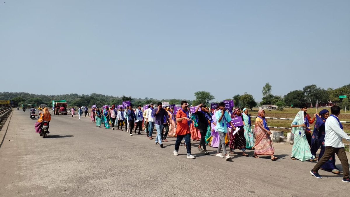 Vaagdhara's tweet photo. Swaraj Sandesh Samwad Padyatra 2024 launched! 2,143 community members from Anandpuri, Peepalkhunt, Thandla &amp; Kushalgarh join forces for cultural exchange, sustainable living &amp; environmental conservation. Empowering tribal communities.  #SwarajSandesh #adivasiswaraj #sacchaswaraj https://t.co/iyFz0Pe2sI